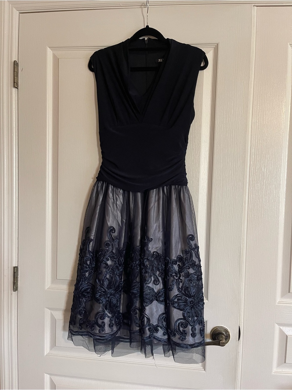 Worn once SLNY Navy Sleeveless V-Neck Embroidered Midi Dress